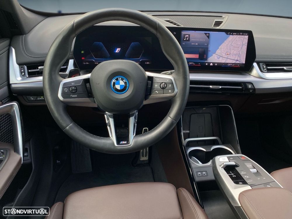 BMW iX1 eDrive20 Pack Desportivo M - 5