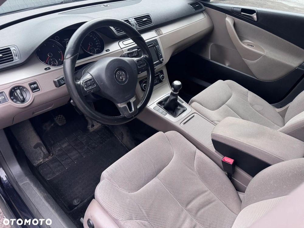 Volkswagen Passat 2.0 TDI Comfortline - 9