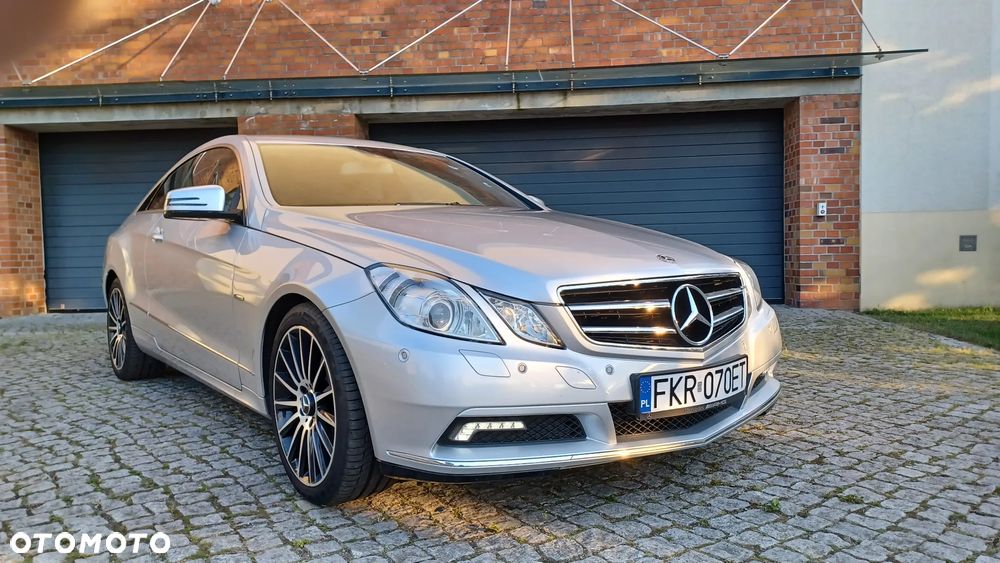 Mercedes-Benz Klasa E 200 CGI Coupe BlueEFFICIENCY Automatik Avantgarde - 22