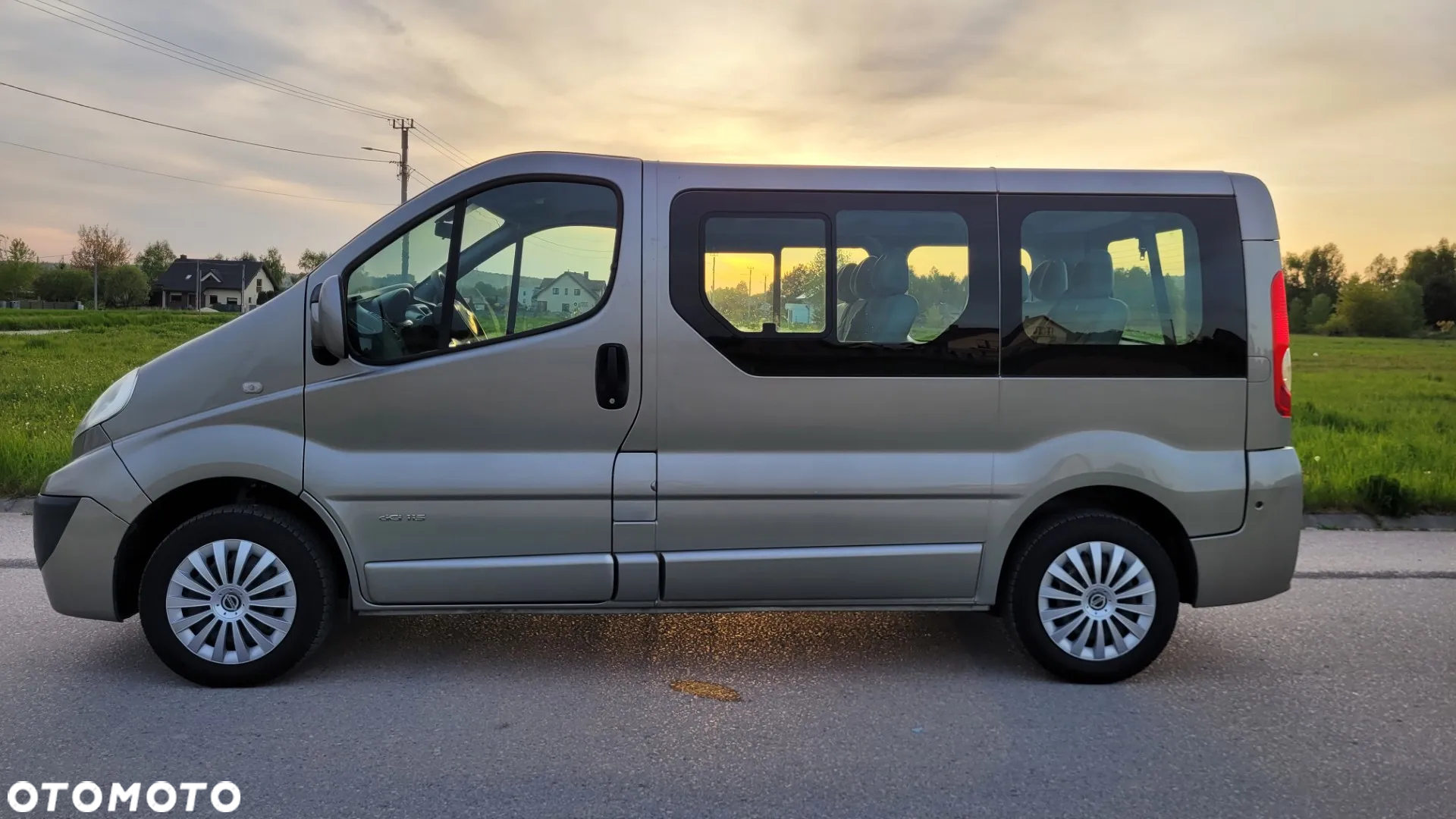 Renault Trafic 2.0 dCi 115 FAP Grand Passenger Black Edition - 7