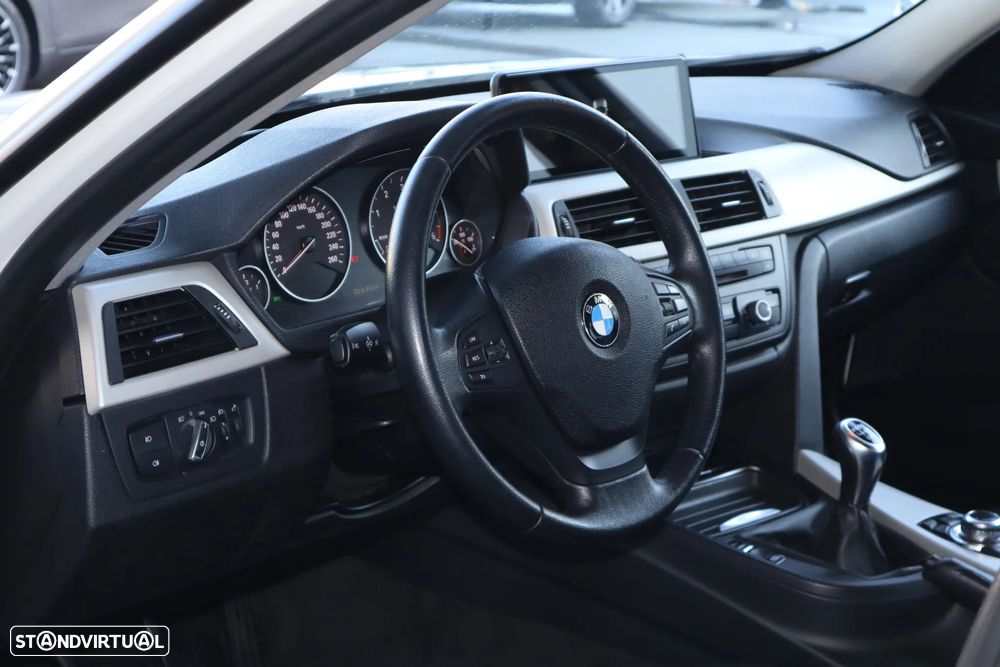 BMW 318 d Sport - 14