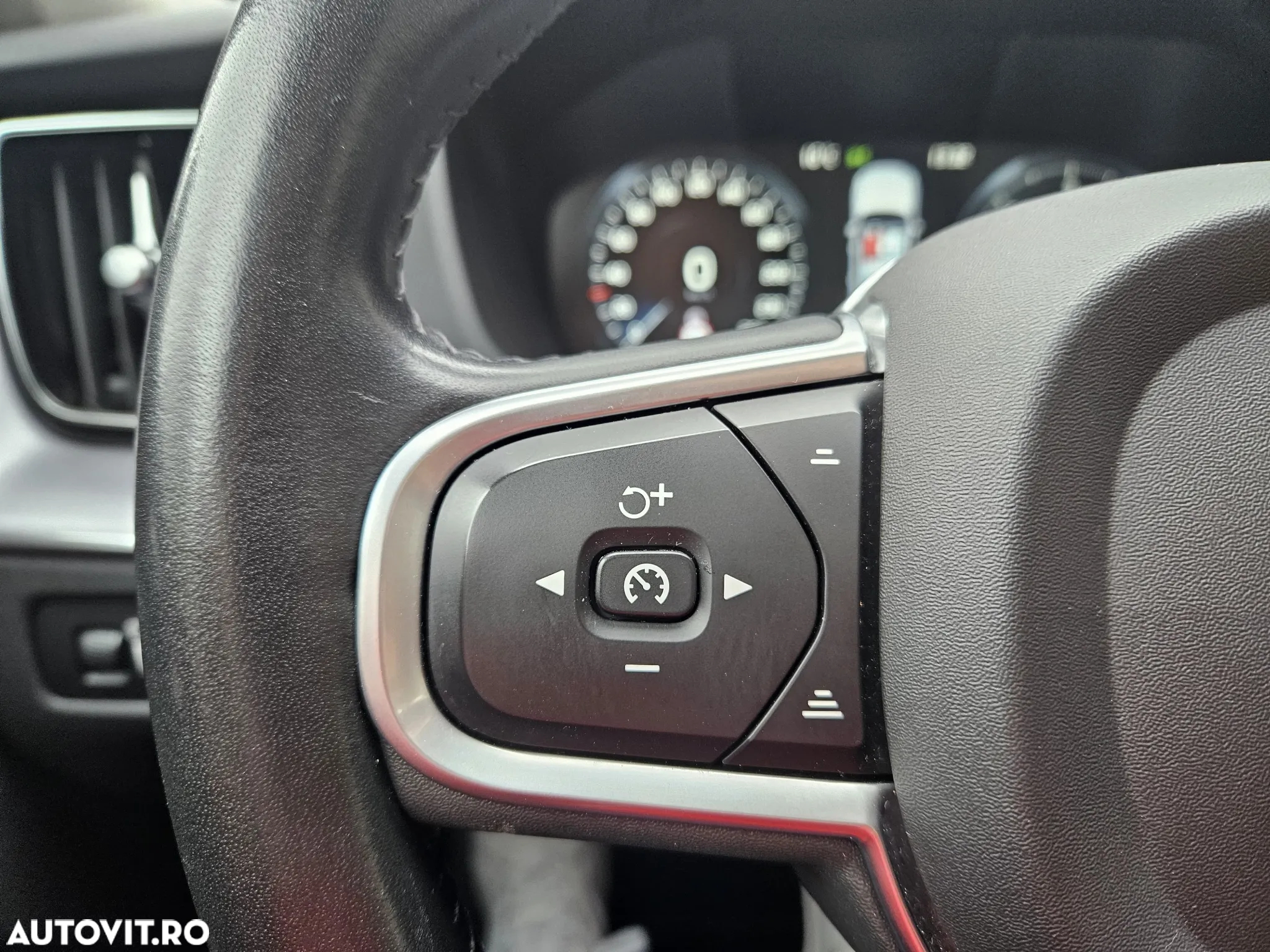 Volvo XC 60 D4 Momentum Pro - 21