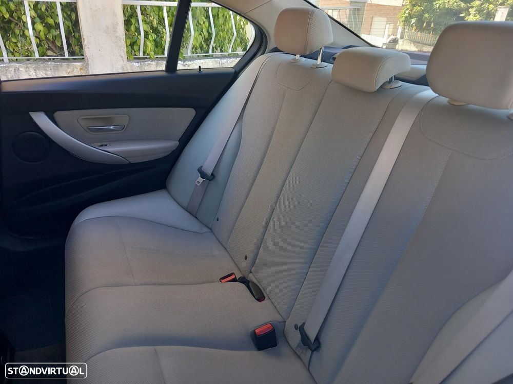 BMW 320 d Line Sport - 2