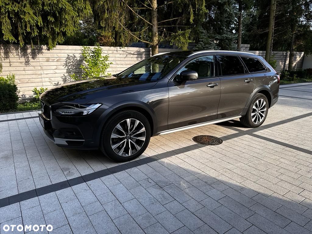 Volvo V90 Cross Country - 1