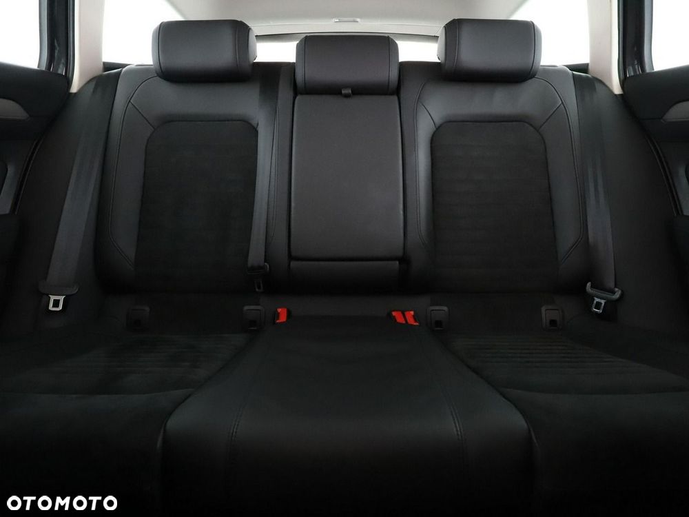 Volkswagen Passat Variant 2.0 TDI (BlueMotion Technology) Highline - 19