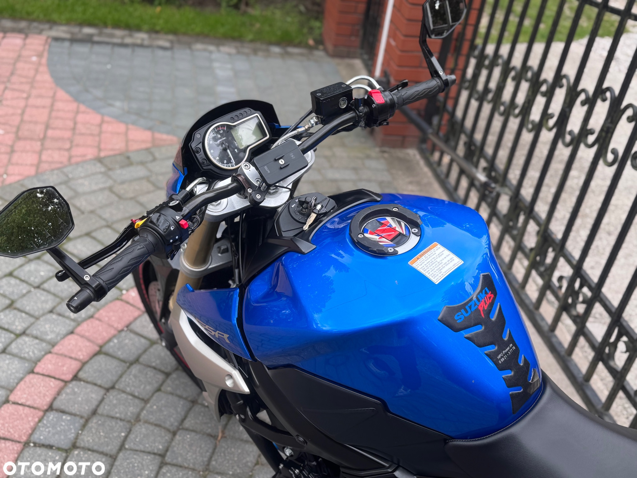 Suzuki GSR - 15