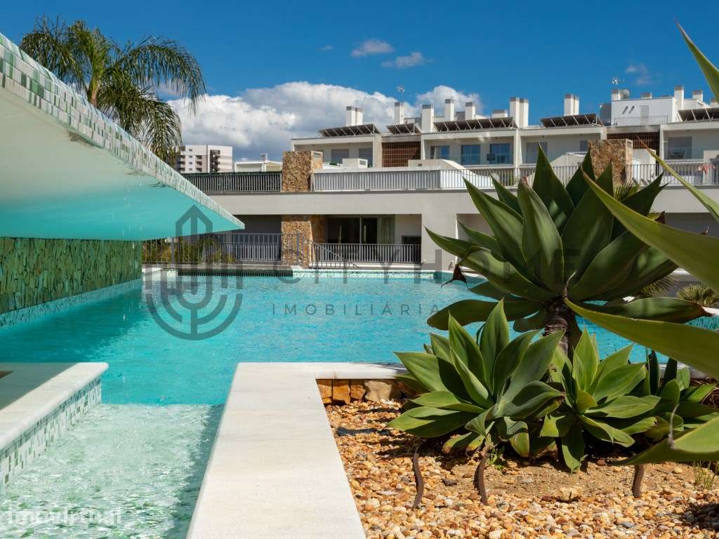 Moradia Moderna T3 com Piscina - Condomínio de Luxo - Grande imagem: 2/44