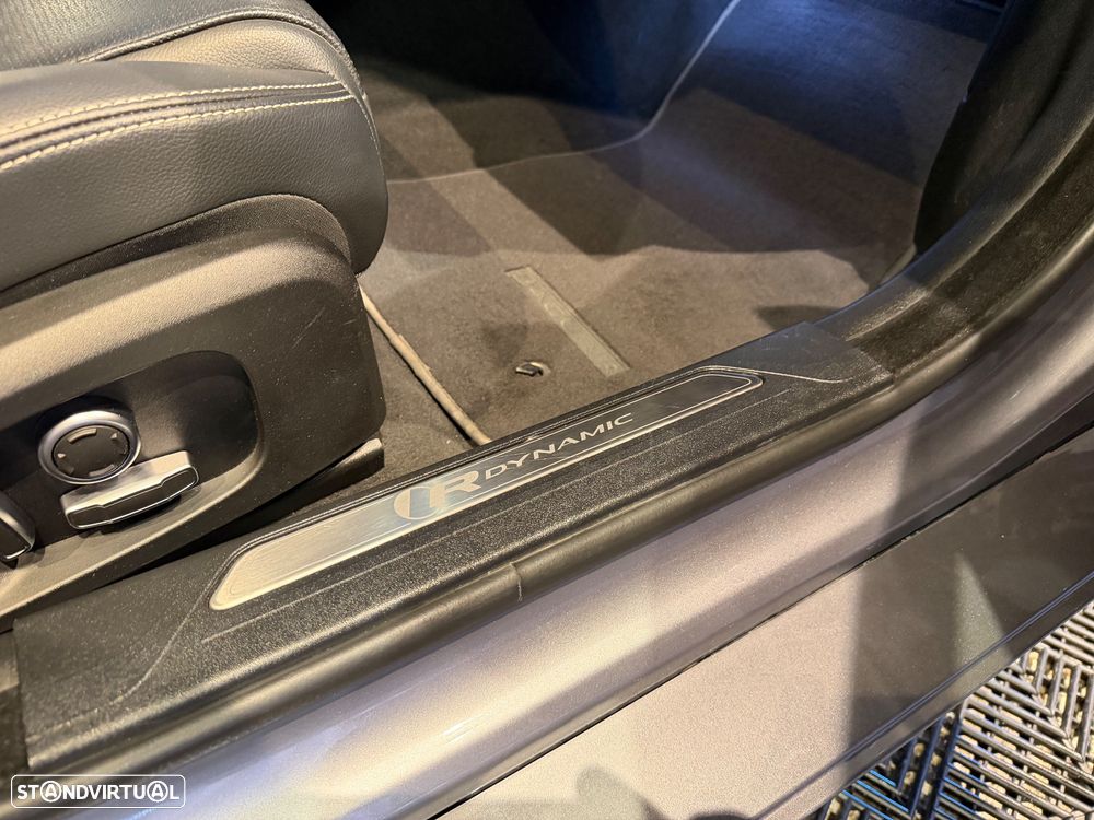 Jaguar XE 2.0 D200 R-Dynamic HSE - 37