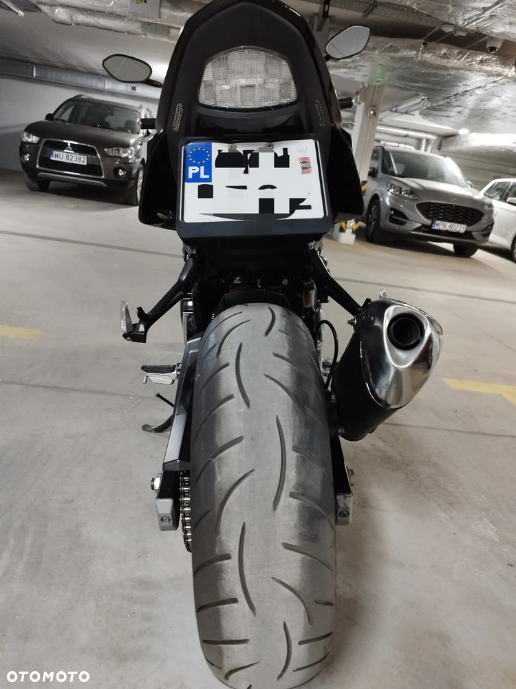 Suzuki GSR - 9