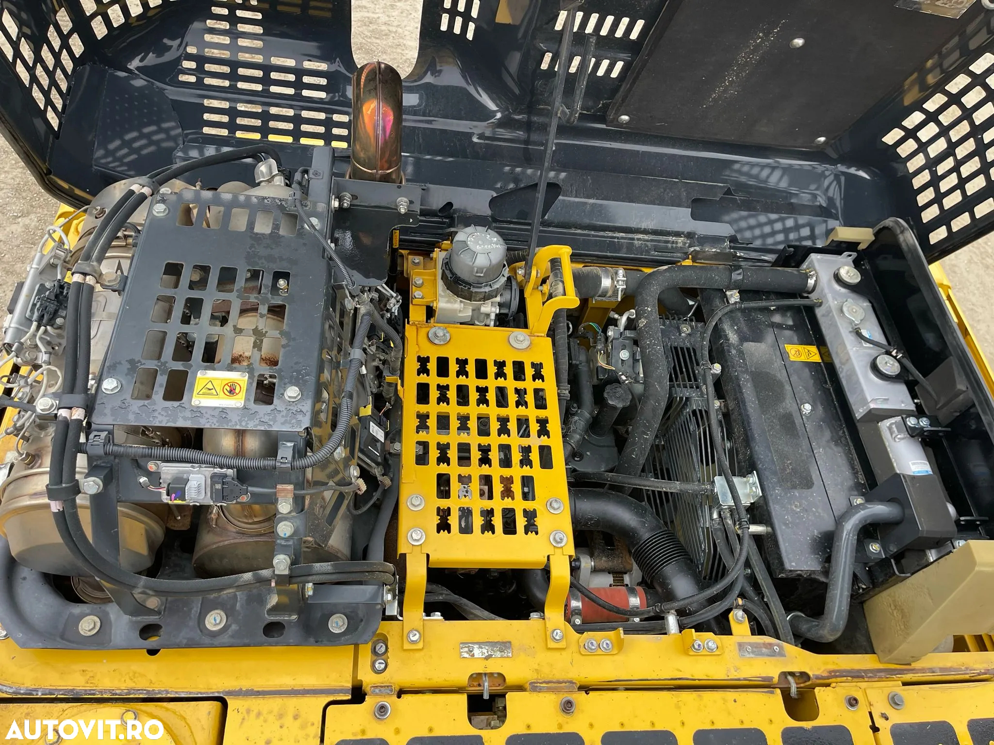 Komatsu PC 210LC-11 - 21