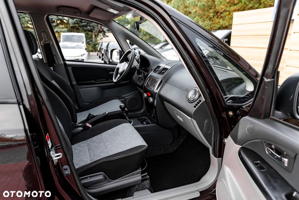 Suzuki SX4 Classic 1.6 VVT 4x4 Comfort - 25
