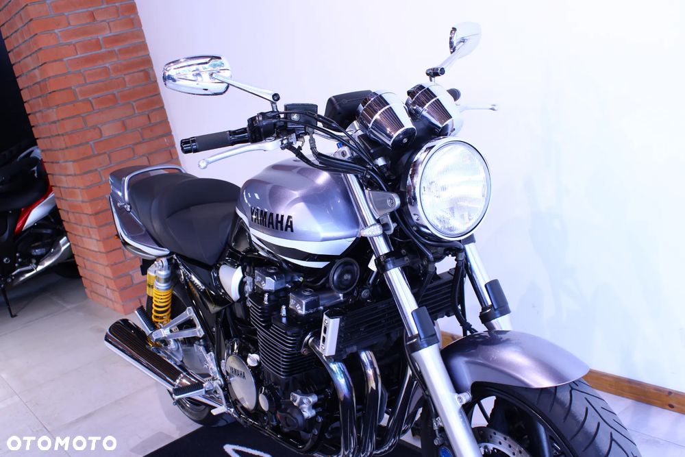 Yamaha XJR - 16