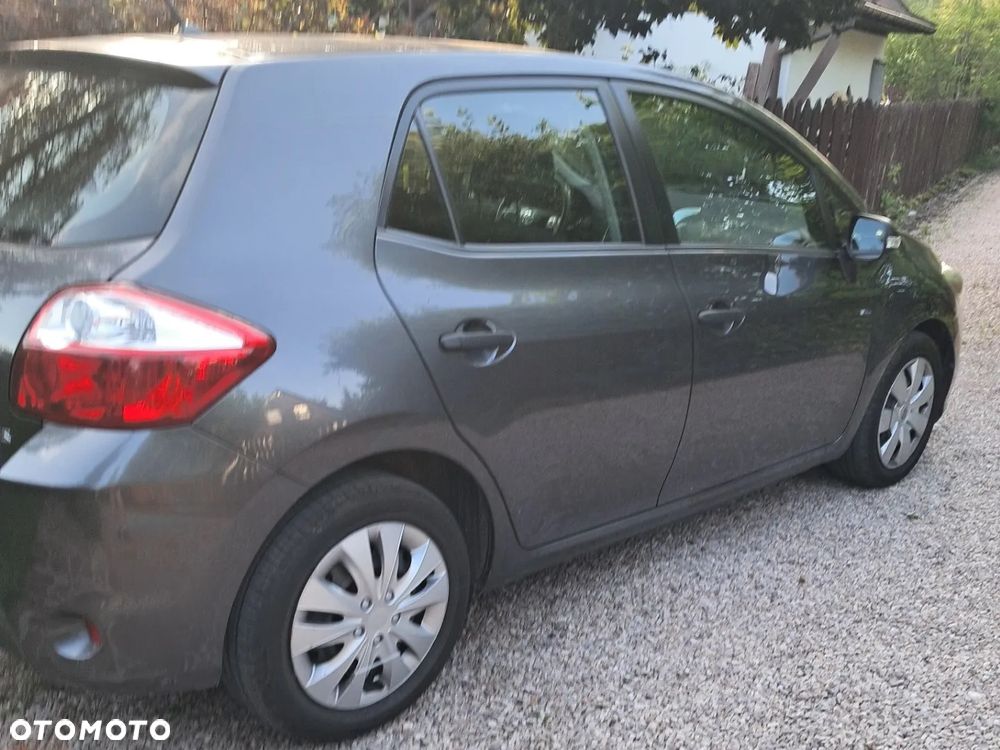 Toyota Auris 2010 photo 4