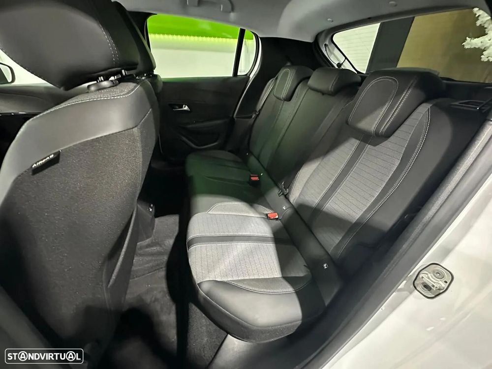 Peugeot e-208 - 26