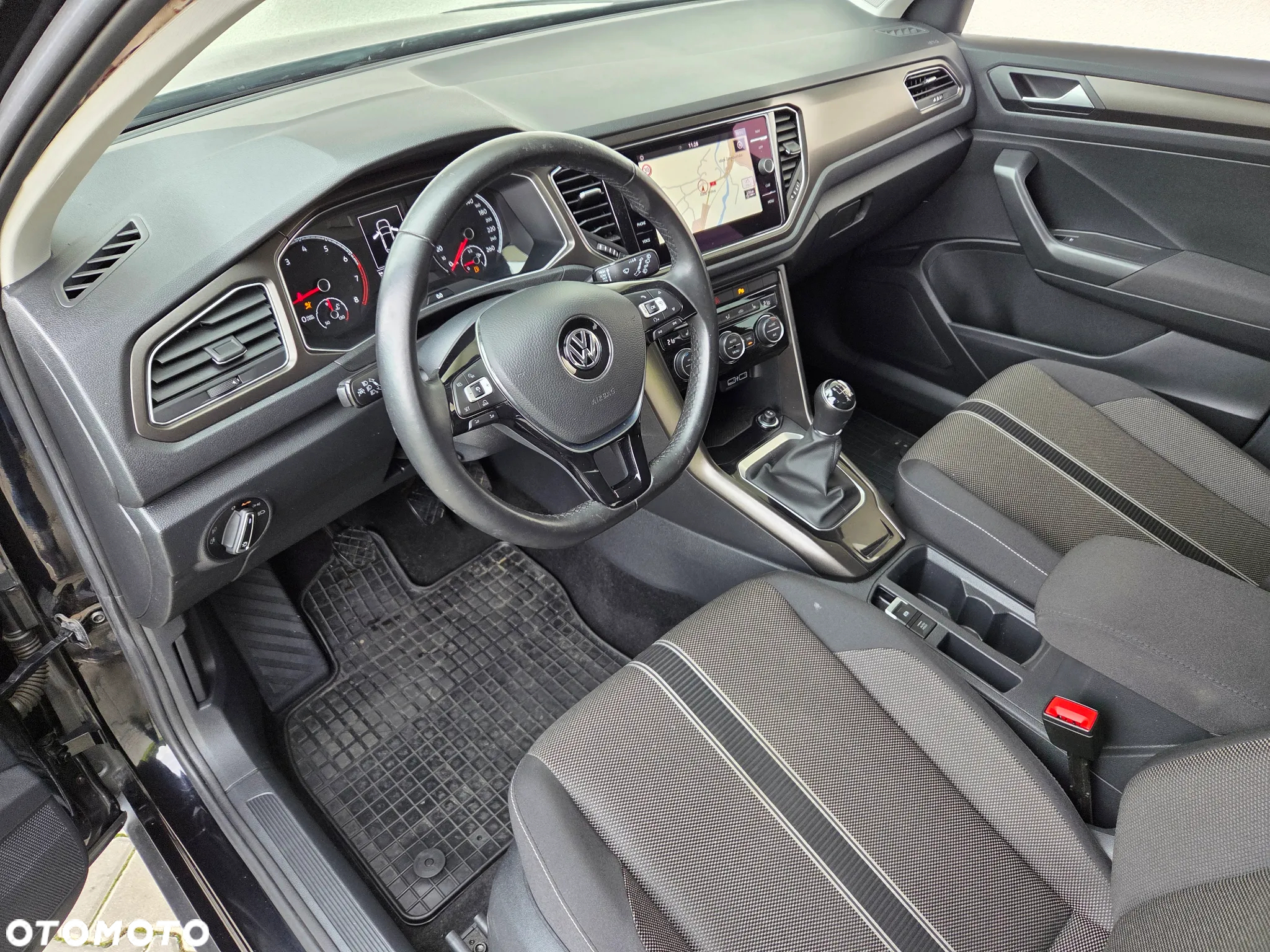 Volkswagen T-Roc - 7