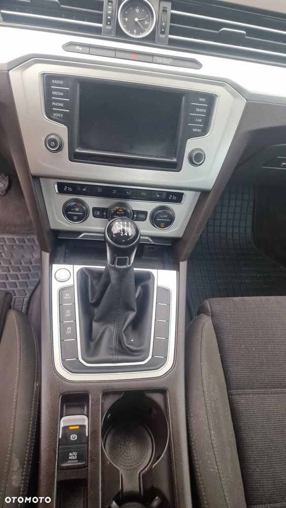 Volkswagen Passat 2.0 TDI BMT Comfortline - 11