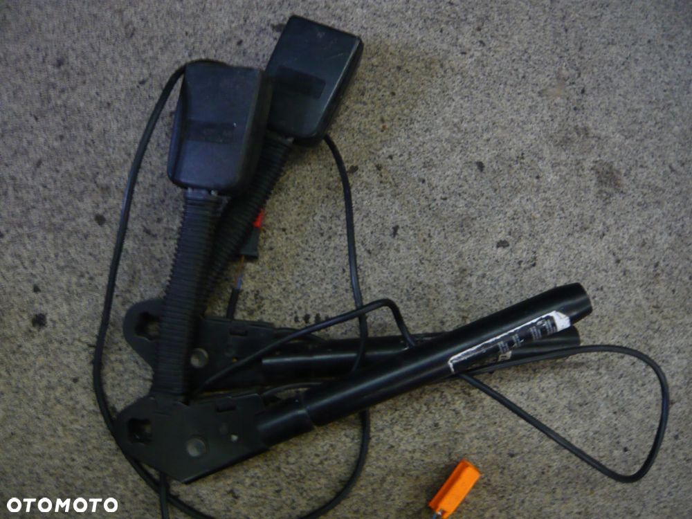 zapinka napinacz pasów bezpieczeństwa przód komplet 98aba61208bf ford focus - 1
