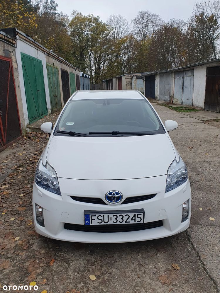 Toyota Prius (Hybrid) - 1