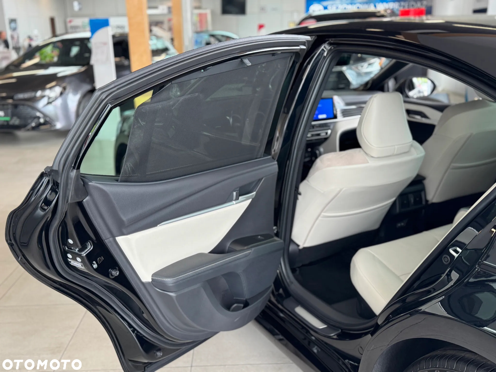 Toyota Camry 2.5 Hybrid Dynamic Force Executive e-CVT - 28