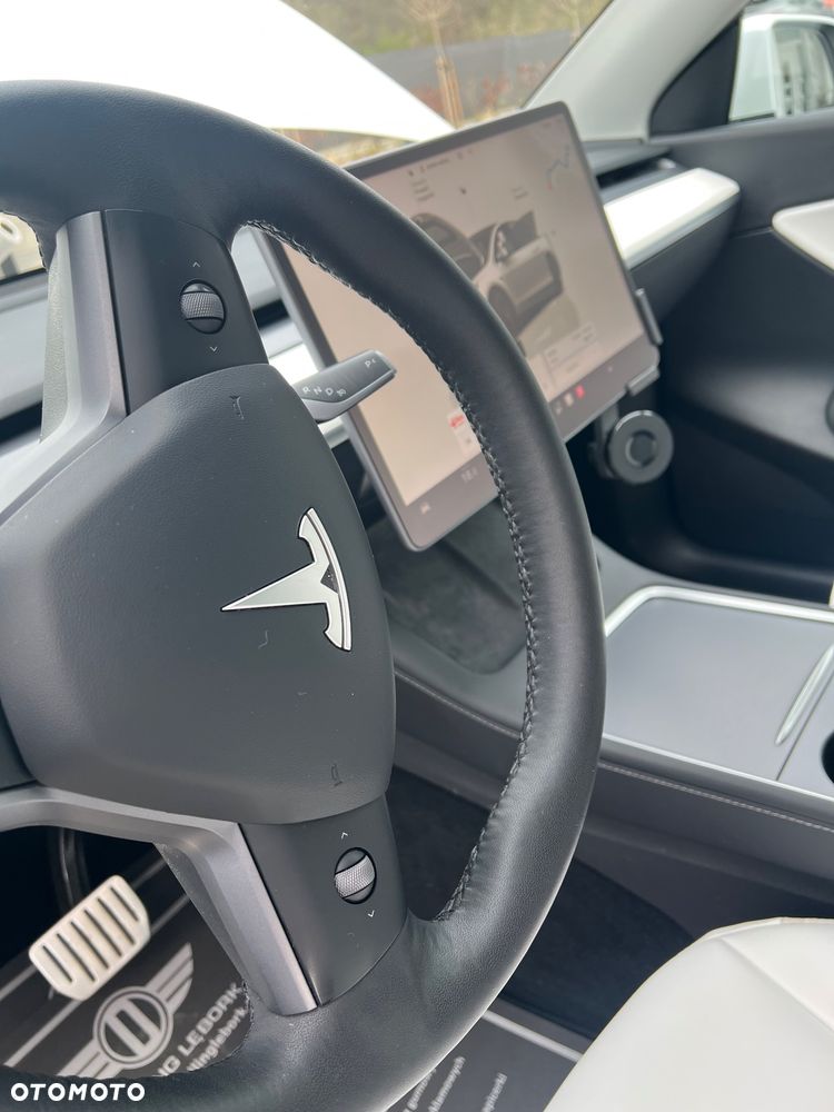 Tesla Model Y Performance AWD - 14
