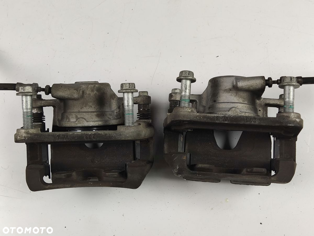 VOLVO XC40 2.0T T4 17-21r Zacisk Hamulcowy Przód Prawy i Lewy - 9