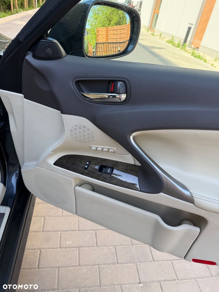 Lexus IS 220 D Prestige - 17