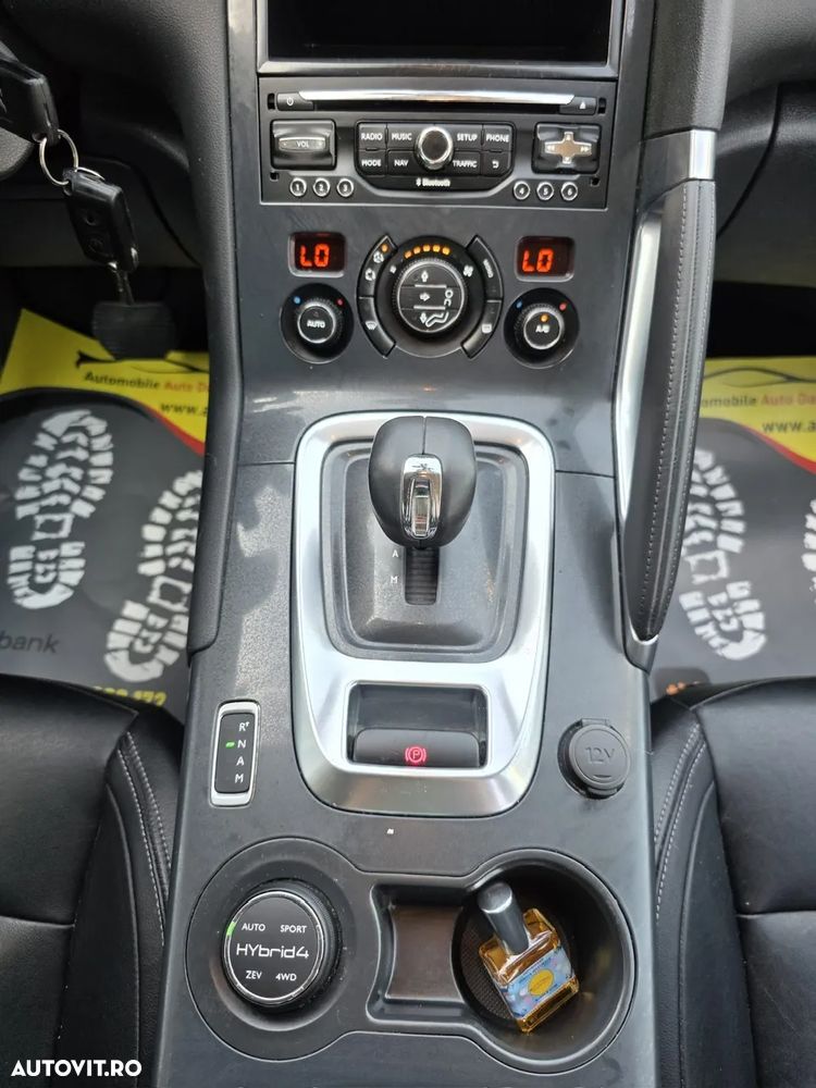 Peugeot 3008 Hybrid4 - 7