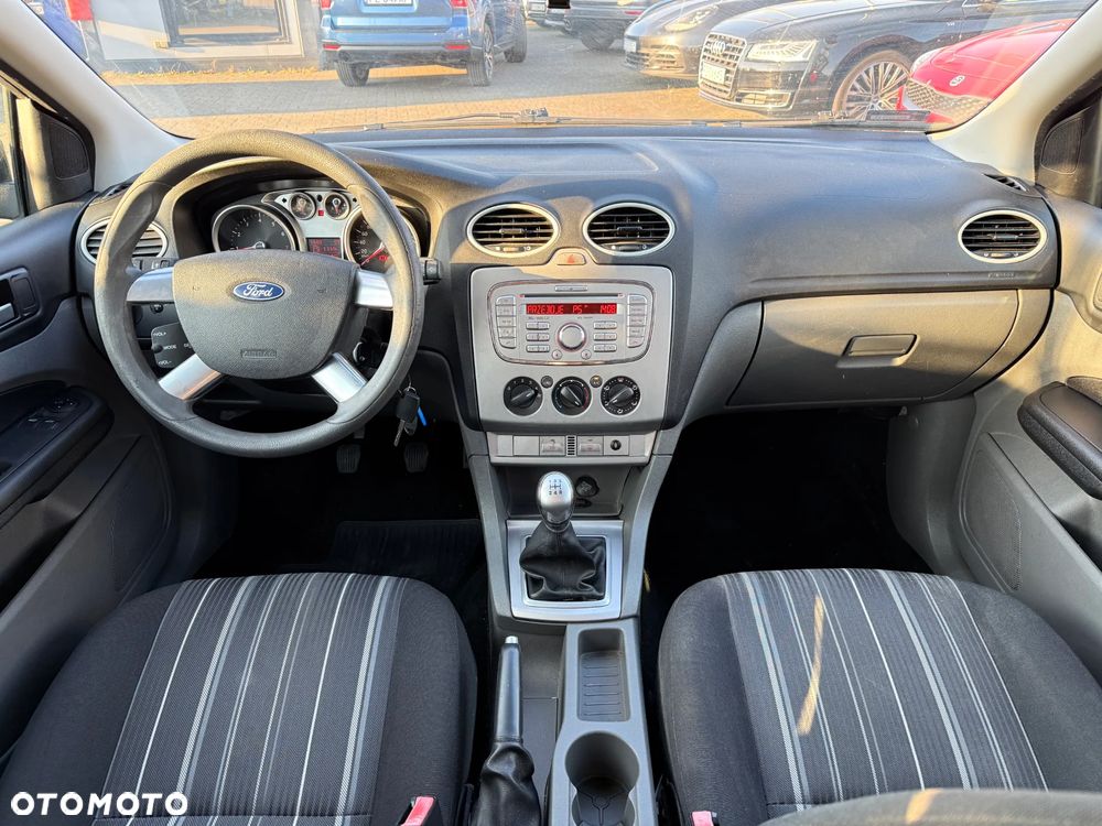 Ford Focus 1.6 Ambiente - 16