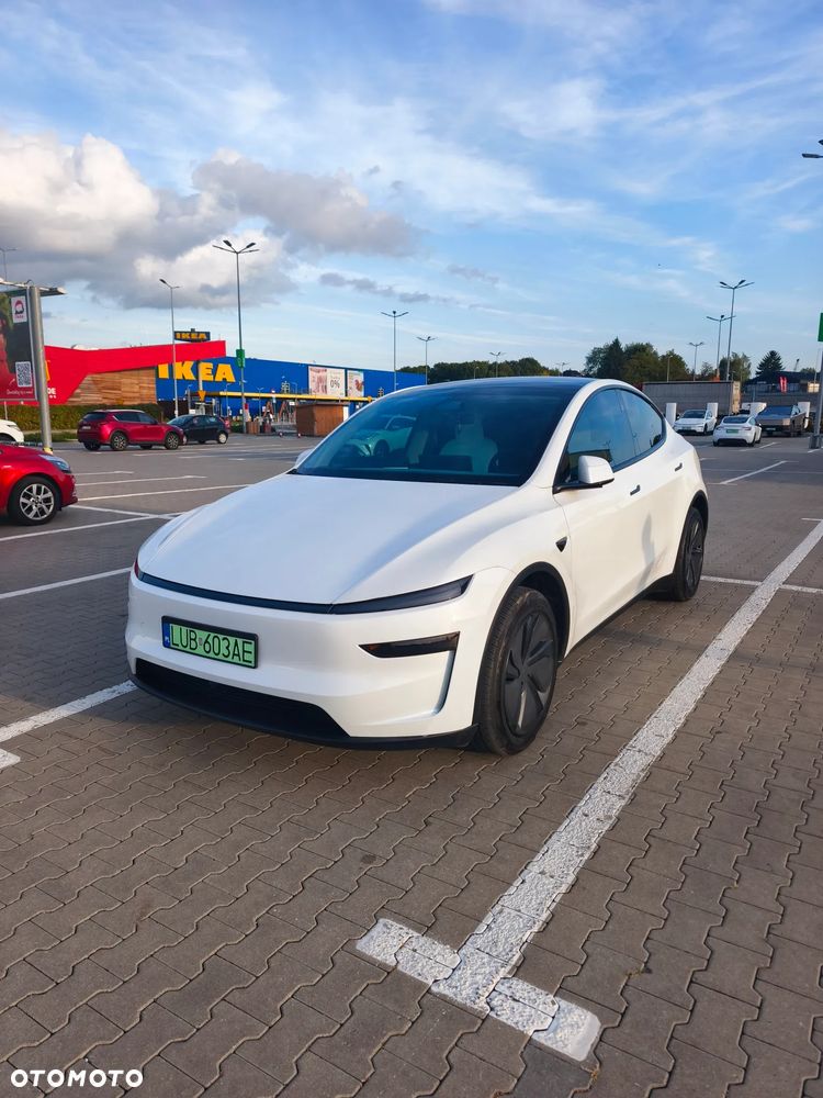 Tesla Model Y 2025 photo 3