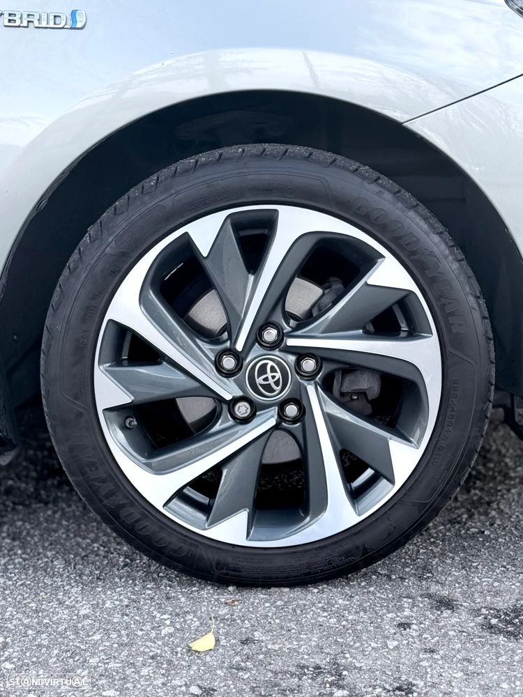 Toyota Auris Touring Sports 1.8 HSD Comfort - 15