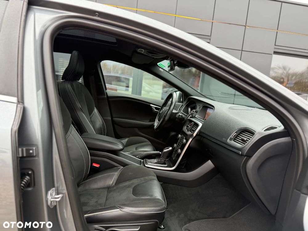 Volvo V40 D3 Drive-E R-Design Momentum - 21