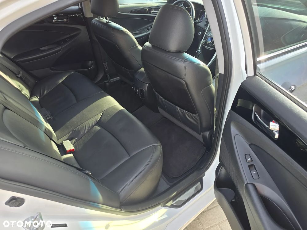 Hyundai Sonata - 10