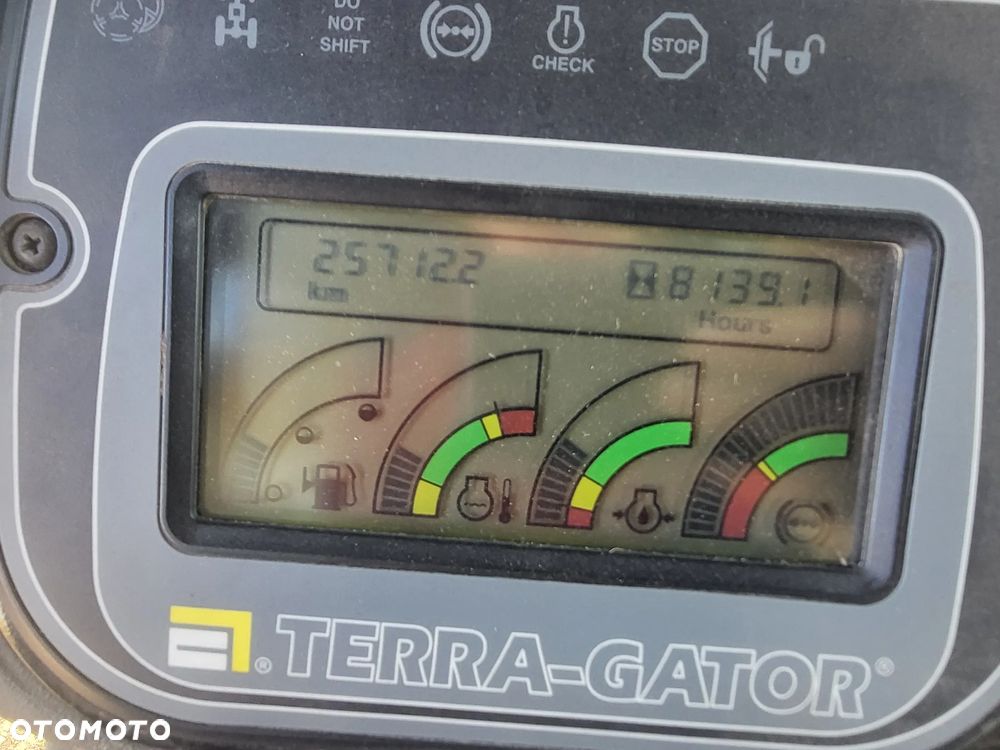 Challenger Terra-Gator 8133 - 8