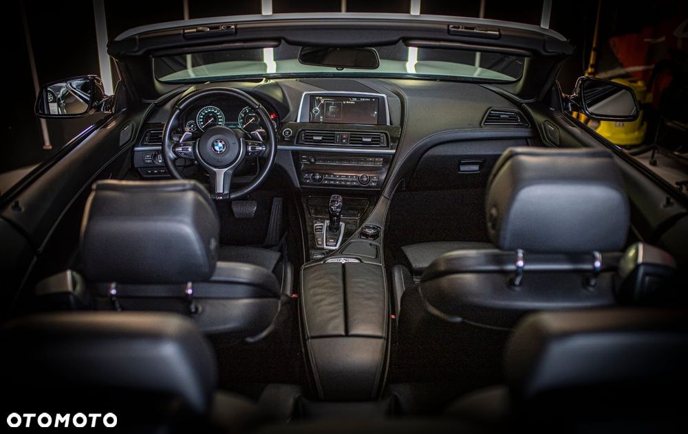 BMW Seria 6 650i - 12