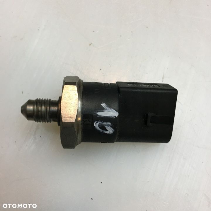 CZUJNIK PALIWA GOLF V 1.4 1.6 FSI 06D906051A