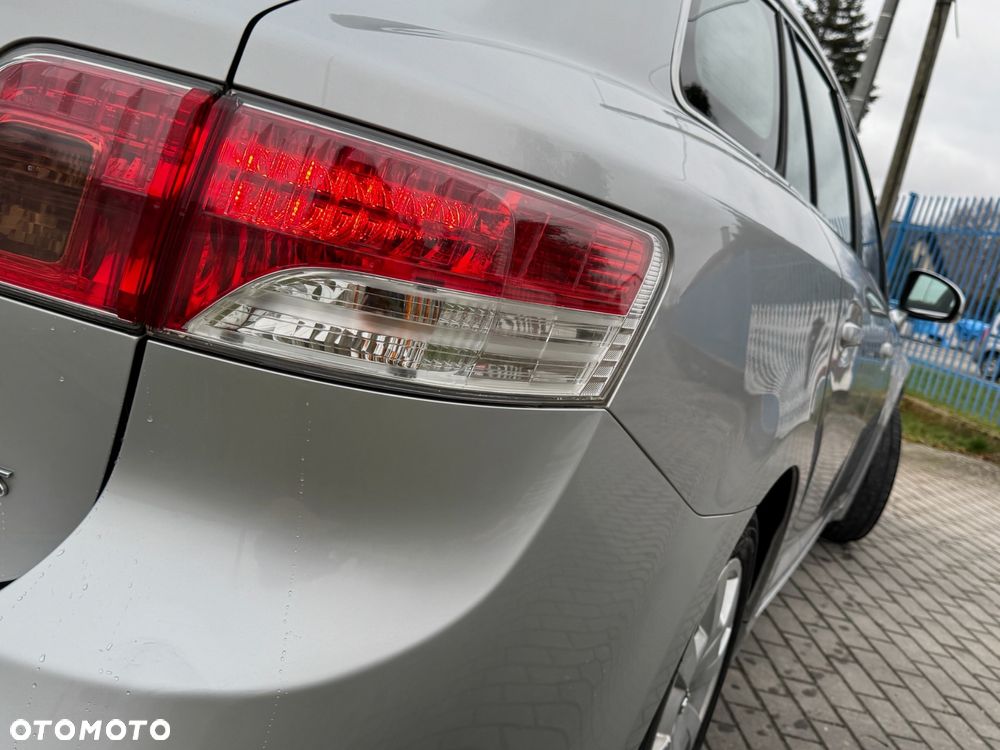 Toyota Avensis - 12