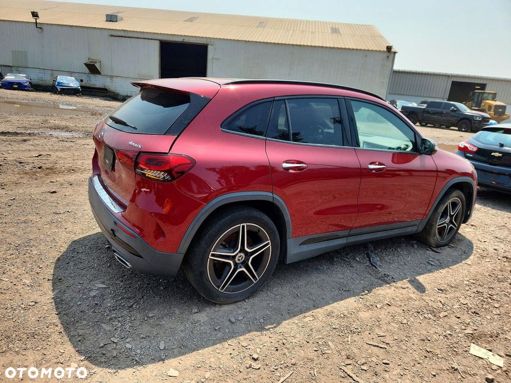 Mercedes-Benz GLA - 3