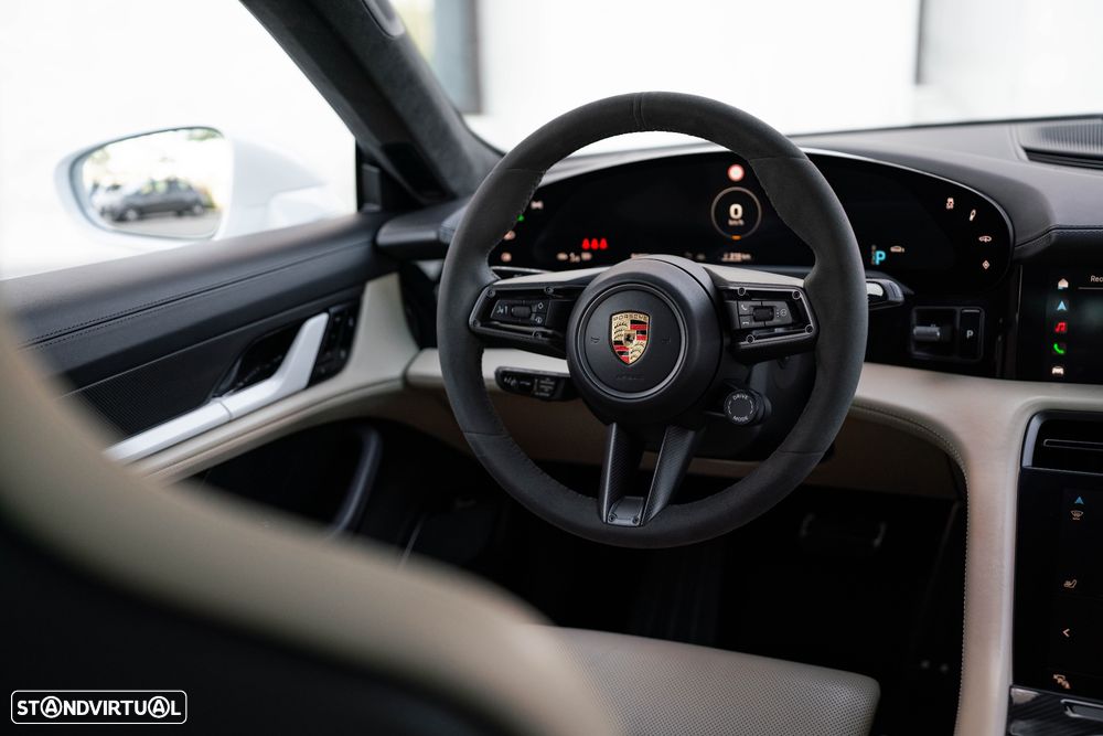 Porsche Taycan Turbo S - 36