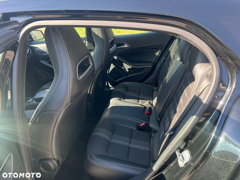Mercedes-Benz GLA 180 d 7G-DCT Peak Edition - 13