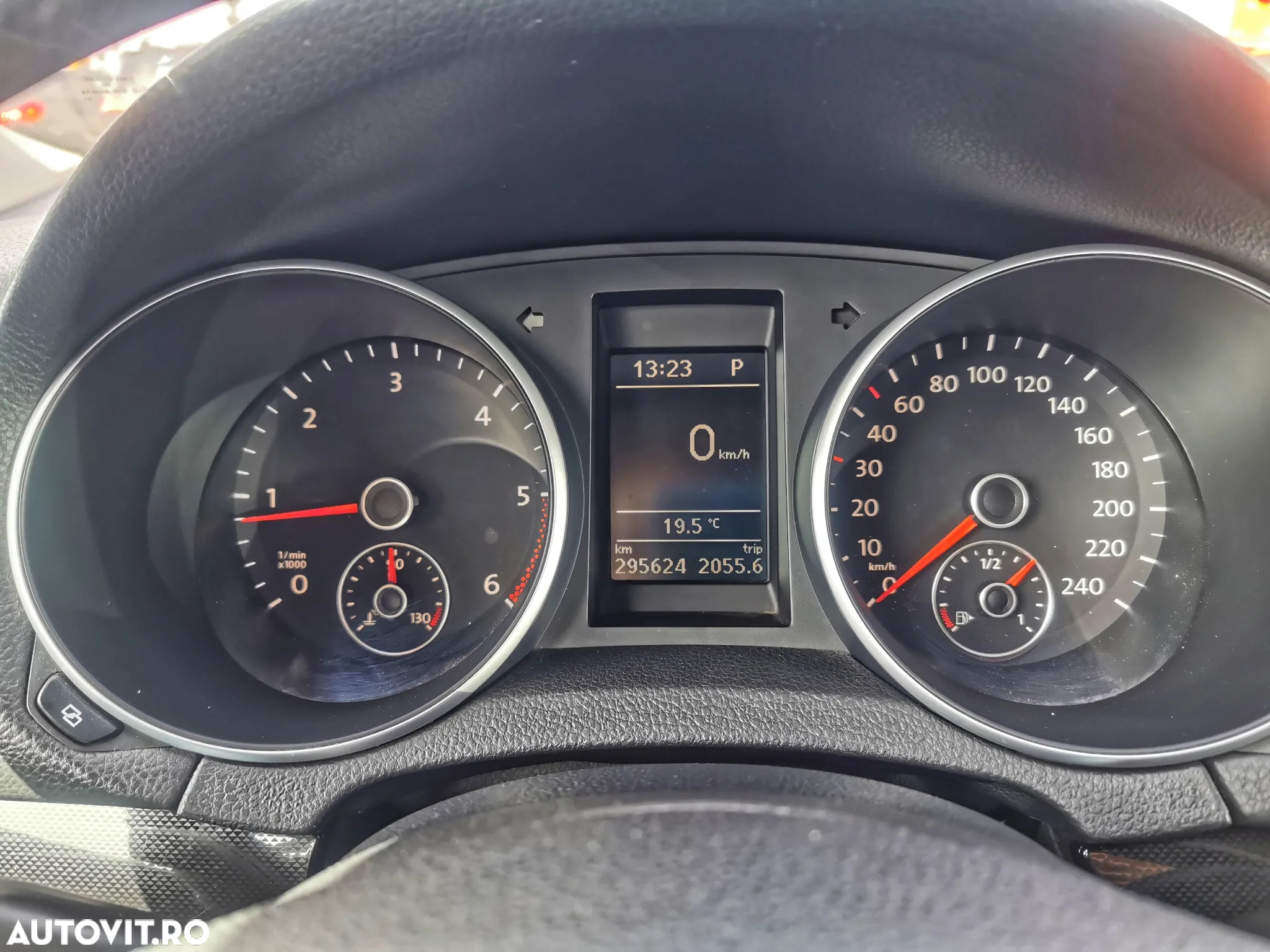 Volkswagen Golf 2.0 TDI Comfortline DSG - 16