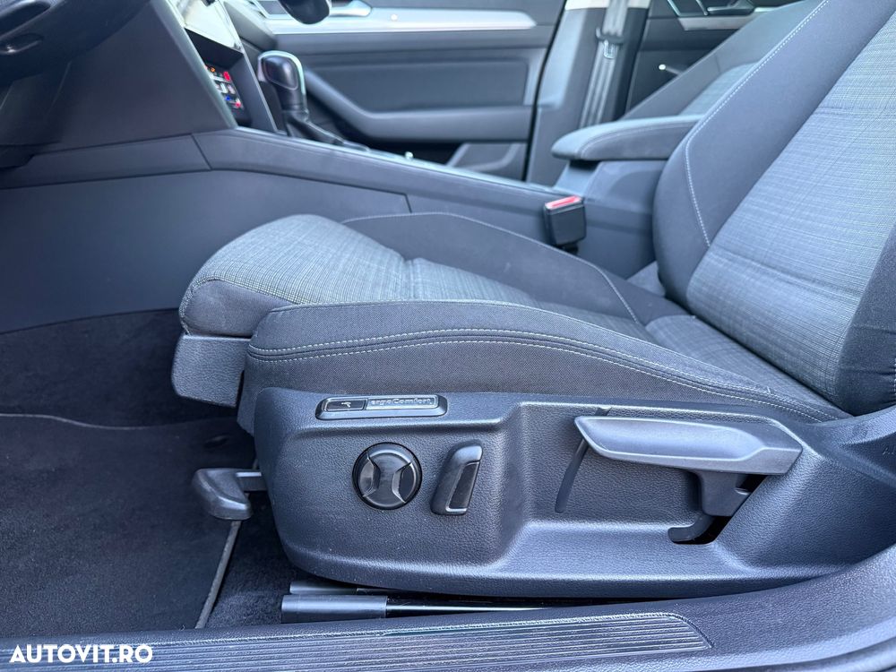 Volkswagen Passat 2.0 TDI SCR DSG Comfortline - 27