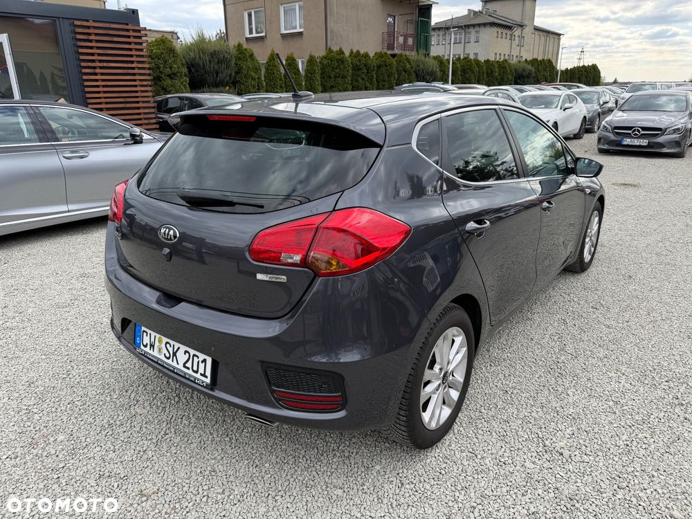 Kia Ceed 1.6 CRDi 136 ISG Dream-Team Edition - 6