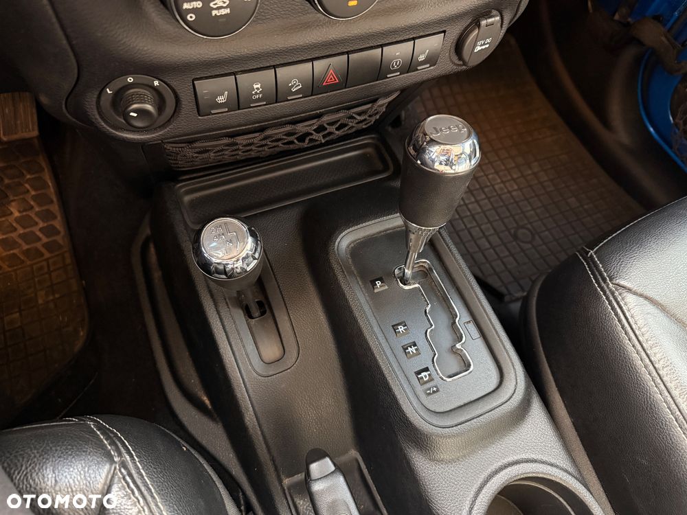Jeep Wrangler 3.6 Unlim Sahara - 28