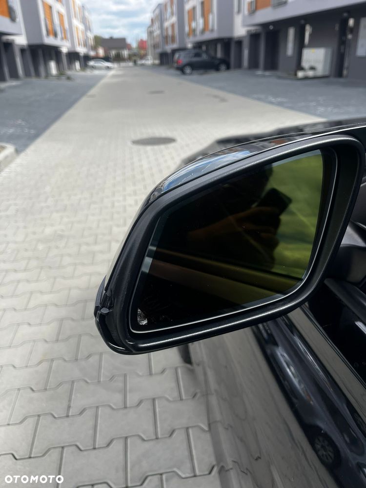 BMW Seria 3 330i Sport Line - 23