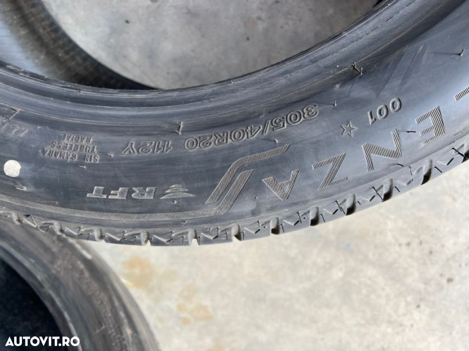 vând 2 anvelope 305/40/20 bridgestone cu runflat de vară ca noi - 4