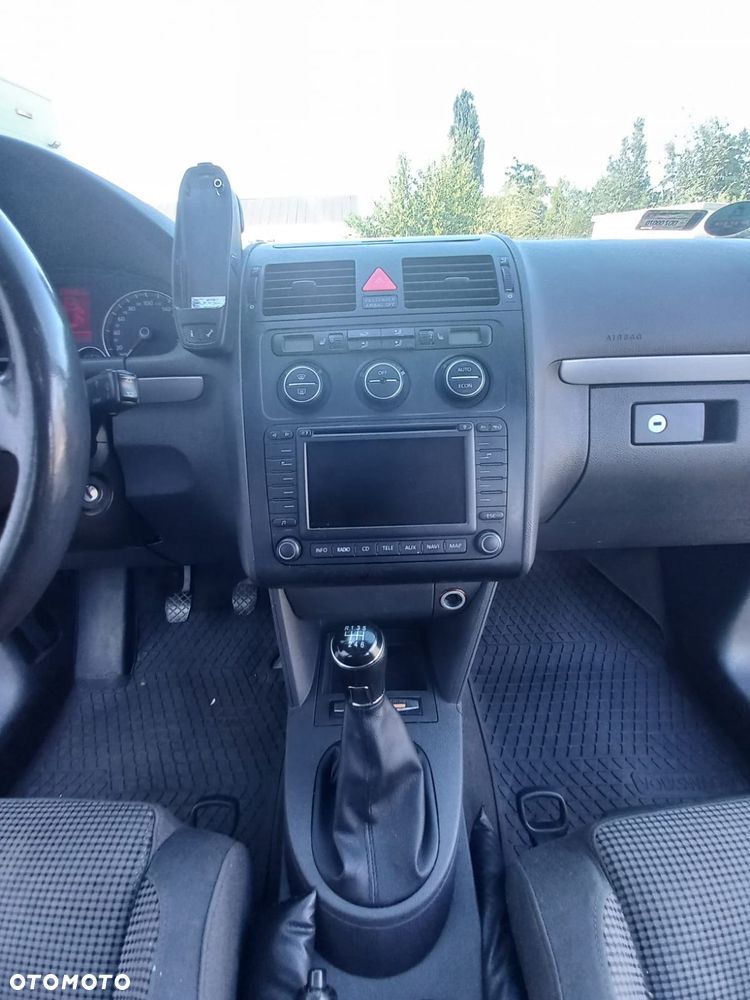 Volkswagen Touran - 28