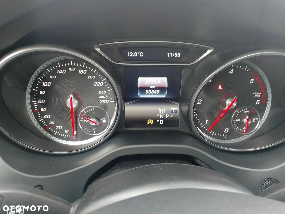 Mercedes-Benz GLA 220 d 7G-DCT AMG Line - 12