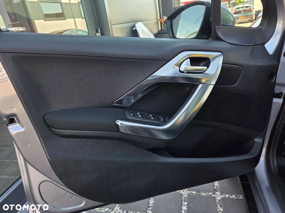 Peugeot 2008 PureTech 110 Stop&Start Style - 32
