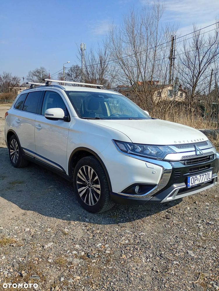Mitsubishi Outlander - 2