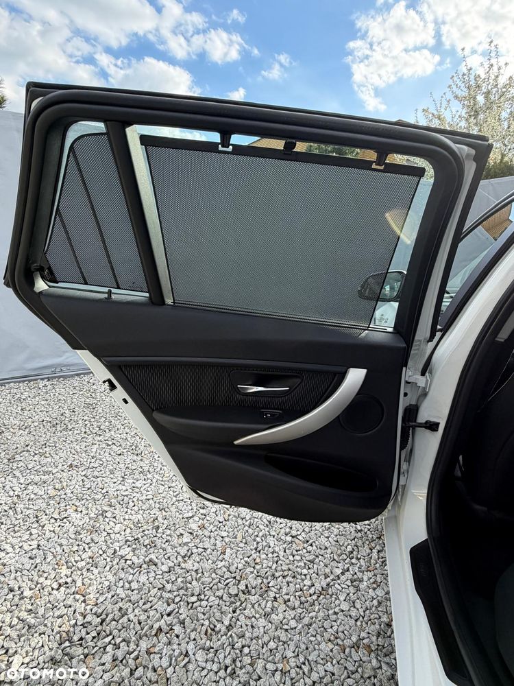 BMW Seria 3 318d Luxury Line - 29